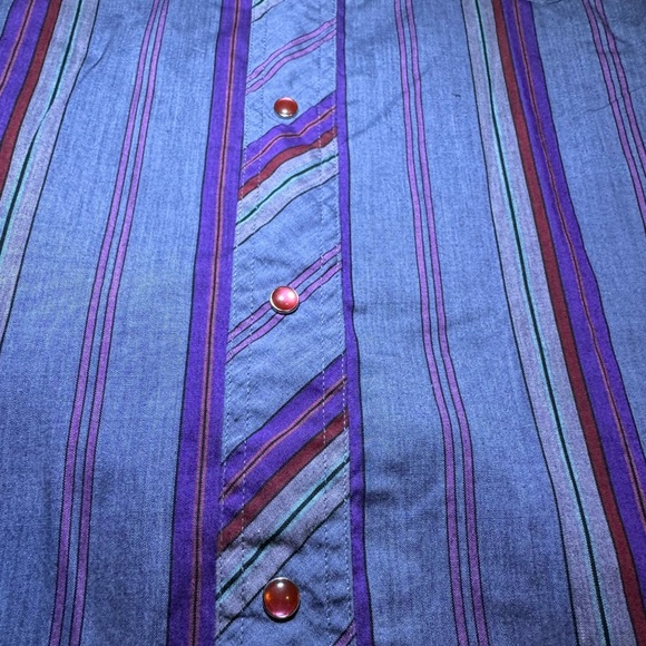 Casual Men's Striped Button-Down Shirt - Picture 2 of 5